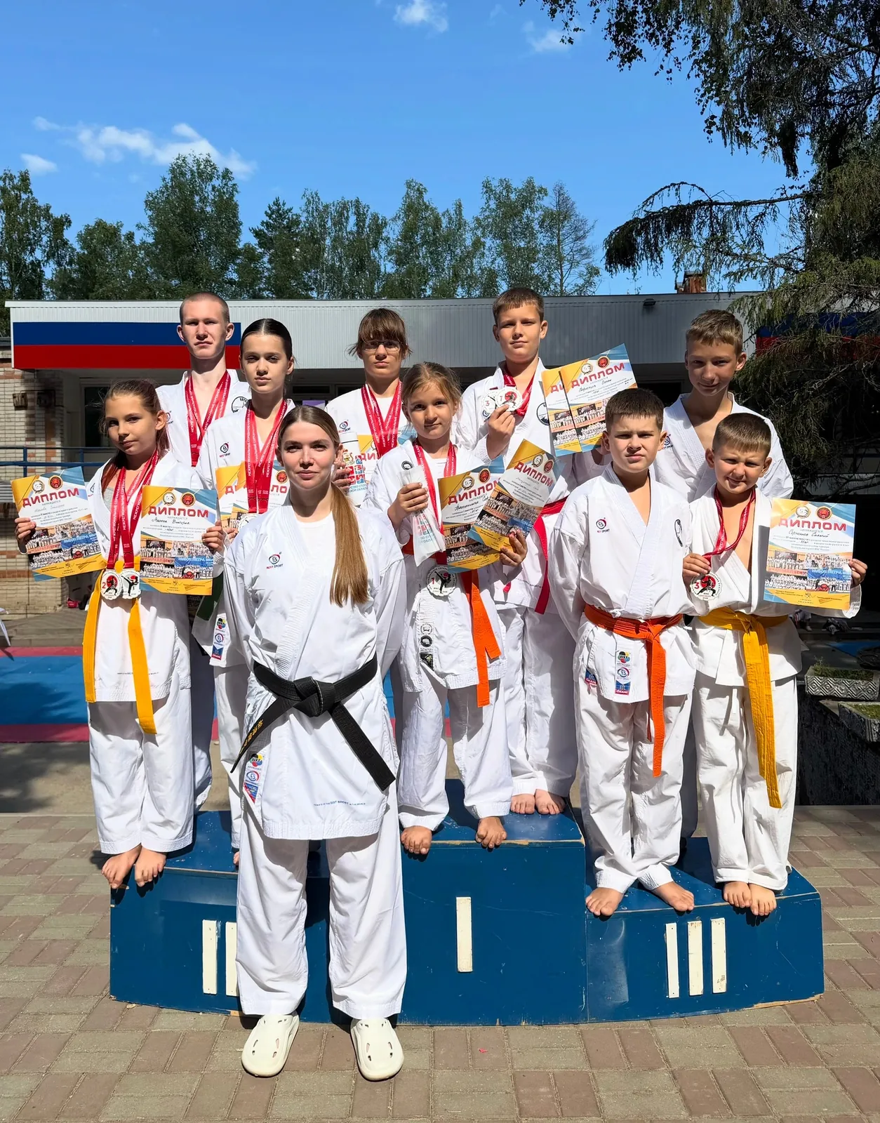 Александра Тиганова проводит тренировку по каратэ со спортсменами федерации WKC