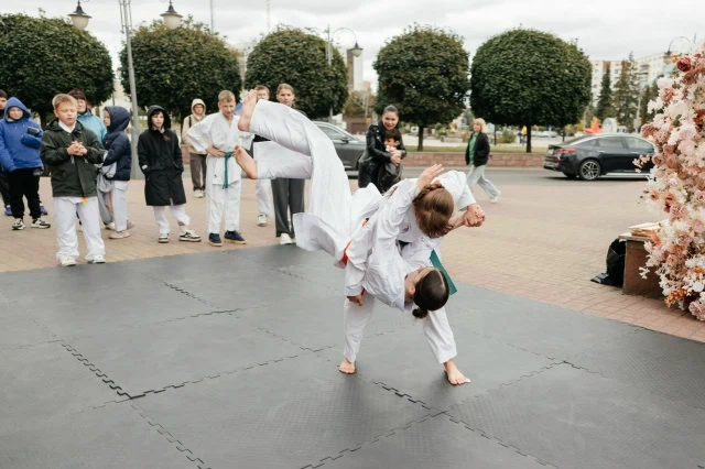 Каратэ соревнования — поединок спортсмена федерации WKC